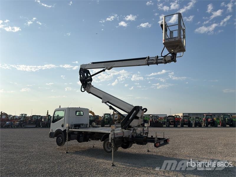 Nissan Multitel MX250 25 m on Nissan NT400 Bucket Truck Plataformas aéreas montadas em camião