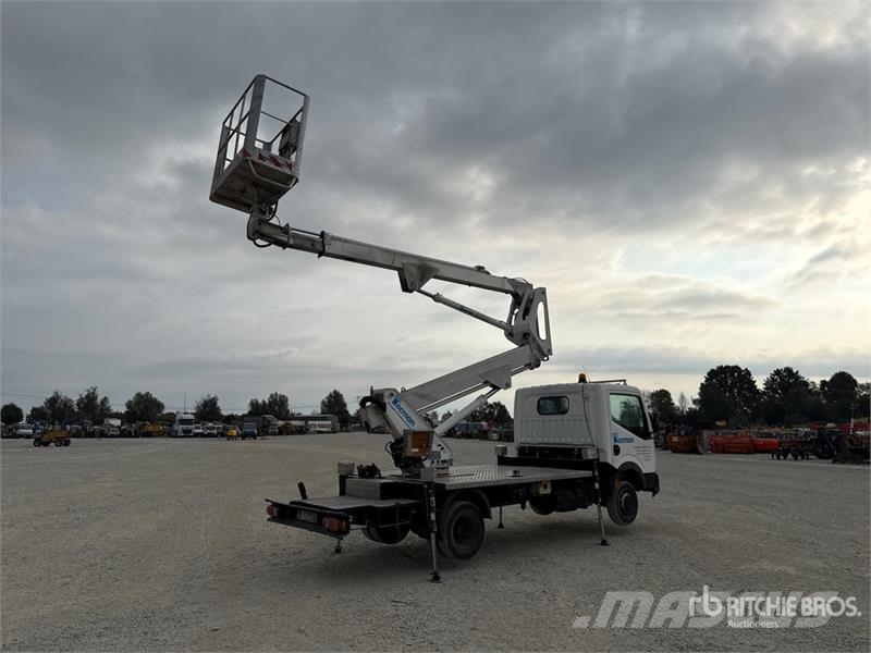 Nissan Multitel Pagliero MX 170 17 m on Nissan Cabstar 3 Lastbilmonterede lifte