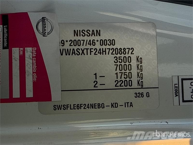 Nissan Multitel Pagliero HX195 19.5 m on Nissan Cabstar B Teherautóra szerelt emelők és állványok