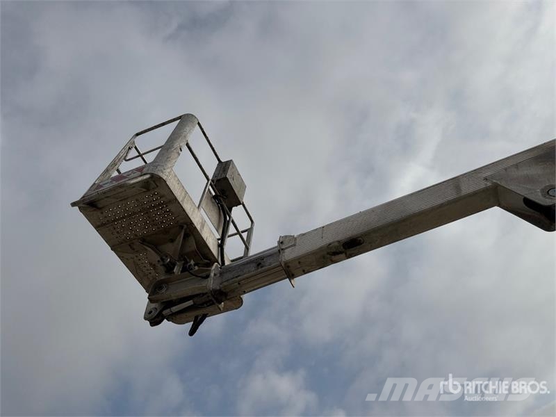 Nissan Multitel Pagliero MX 170 17 m on Nissan Cabstar 3 Lastbilmonterede lifte