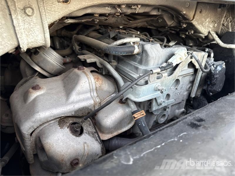 Nissan Multitel Pagliero HX195 19.5 m on Nissan Cabstar B Teherautóra szerelt emelők és állványok