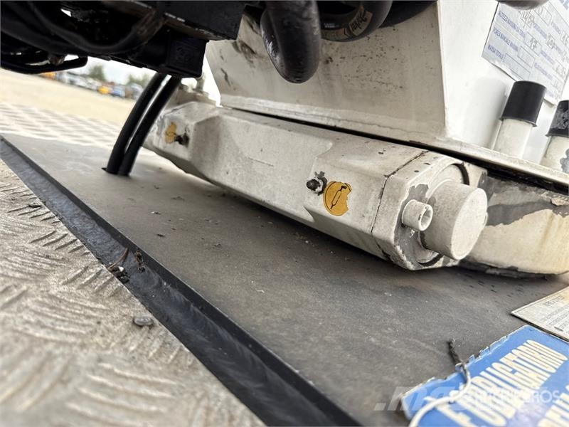 Nissan Multitel Pagliero MX 170 17 m on Nissan Cabstar 3 Lastbilmonterede lifte