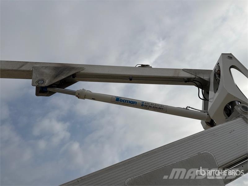 Nissan Multitel Pagliero MX 170 17 m on Nissan Cabstar 3 Lastbilmonterede lifte