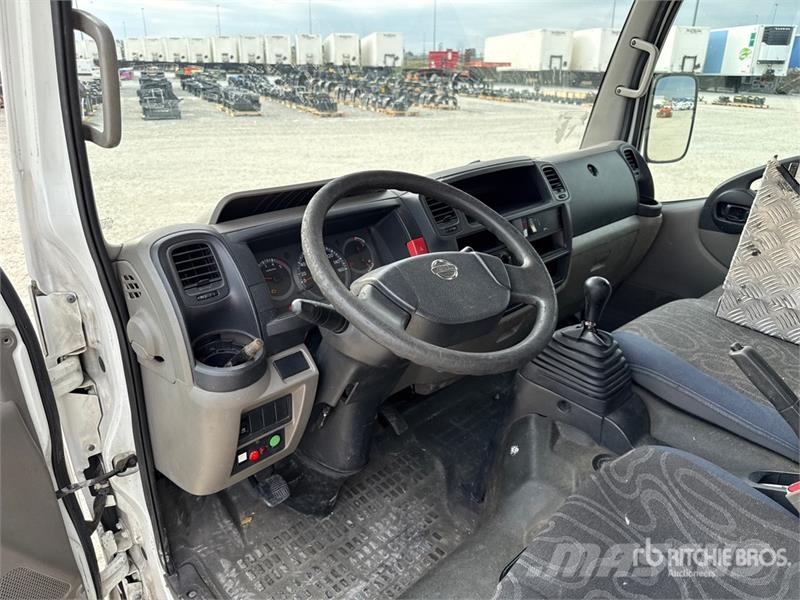 Nissan Multitel Pagliero MX 170 17 m on Nissan Cabstar 3 Lastbilmonterede lifte