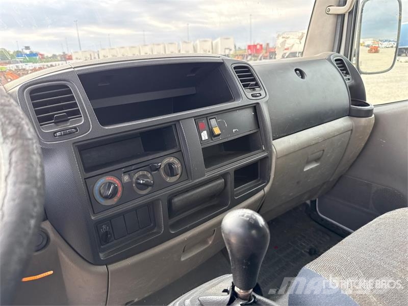 Nissan Multitel Pagliero MX 170 17 m on Nissan Cabstar 3 Lastbilmonterede lifte