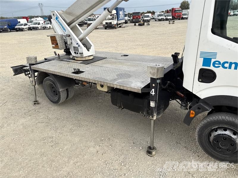 Nissan Multitel Pagliero MX 170 17 m on Nissan Cabstar 3 Lastbilmonterede lifte