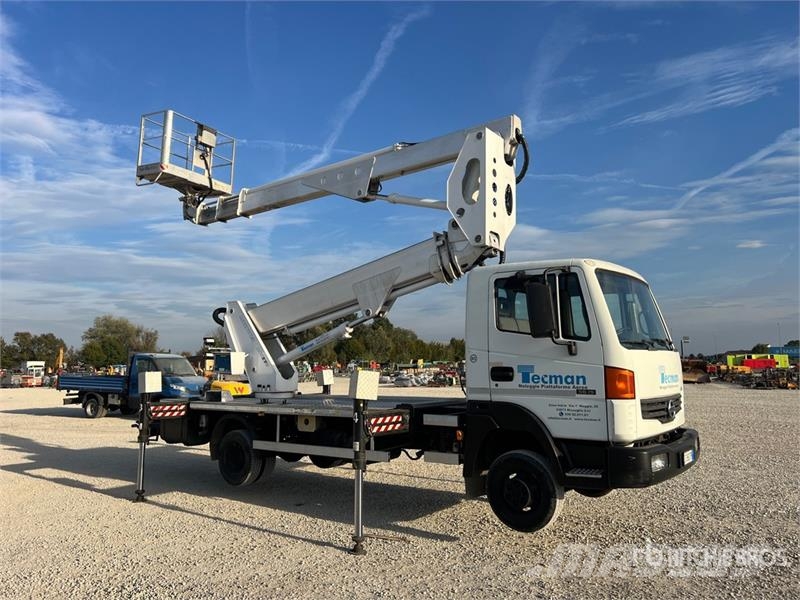 Nissan MX 270 EX 27 m on Nissan Atleon 56.15 Comfort 4x2 Lastbilmonterede lifte