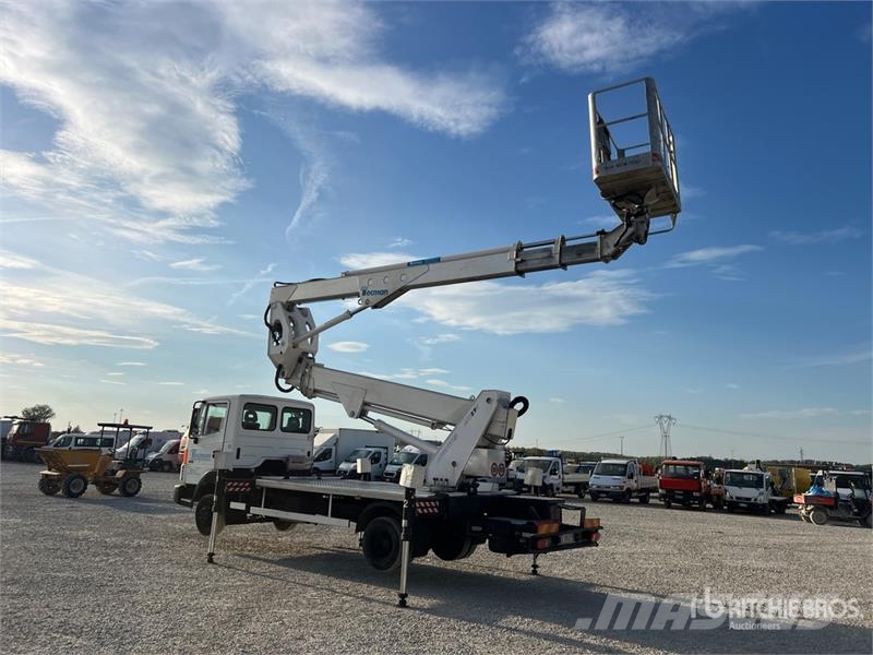 Nissan MX 270 EX 27 m on Nissan Atleon 56.15 Comfort 4x2 Lastbilmonterede lifte