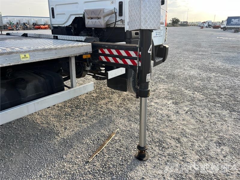 Nissan MX 270 EX 27 m on Nissan Atleon 56.15 Comfort 4x2 Lastbilmonterede lifte