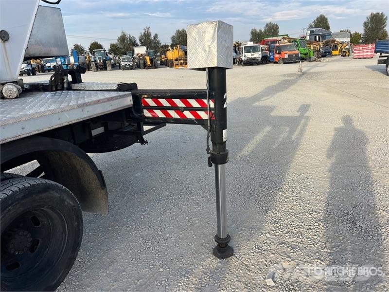Nissan MX 270 EX 27 m on Nissan Atleon 56.15 Comfort 4x2 Lastbilmonterede lifte