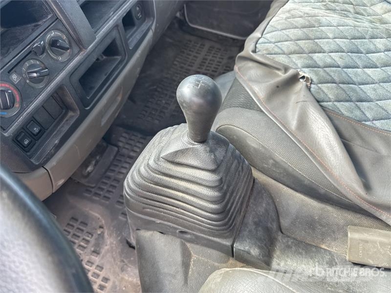 Nissan NT 400 Cabstar 35.14 4x2 Camion Benne Dump Truck Autobasculanta