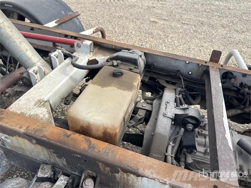 Nissan NT 400 Cabstar 35.14 4x2 Camion Benne Dump Truck Autobasculanta