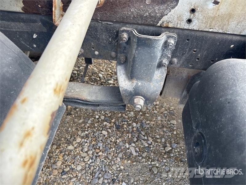 Nissan NT 400 Cabstar 35.14 4x2 Camion Benne Dump Truck Autobasculanta