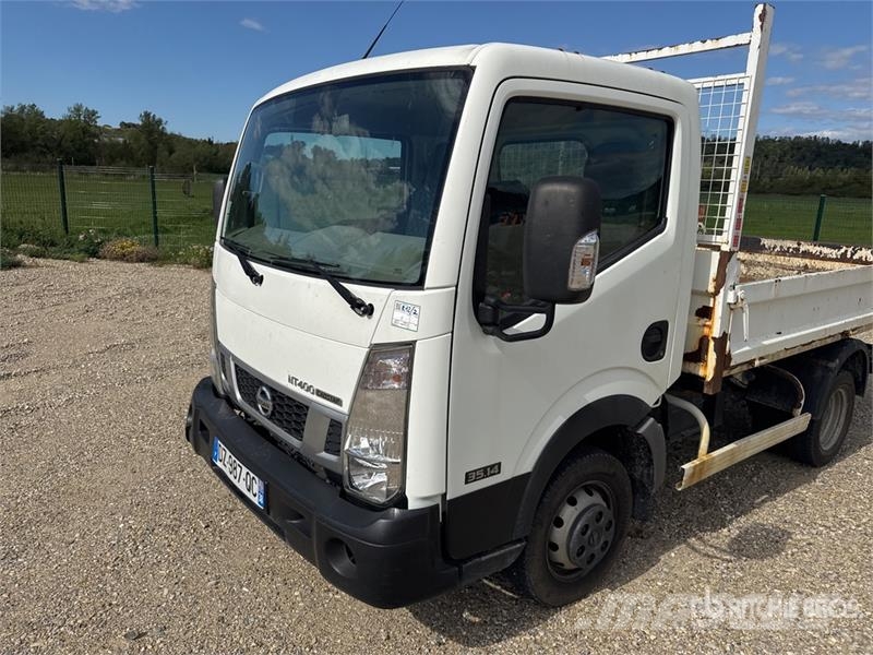 Nissan NT 400 Cabstar 35.14 4x2 Camion Benne Dump Truck Autobasculanta