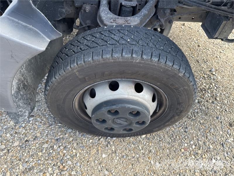 Nissan NT 400 Cabstar 35.14 4x2 Camion Benne Dump Truck Autobasculanta