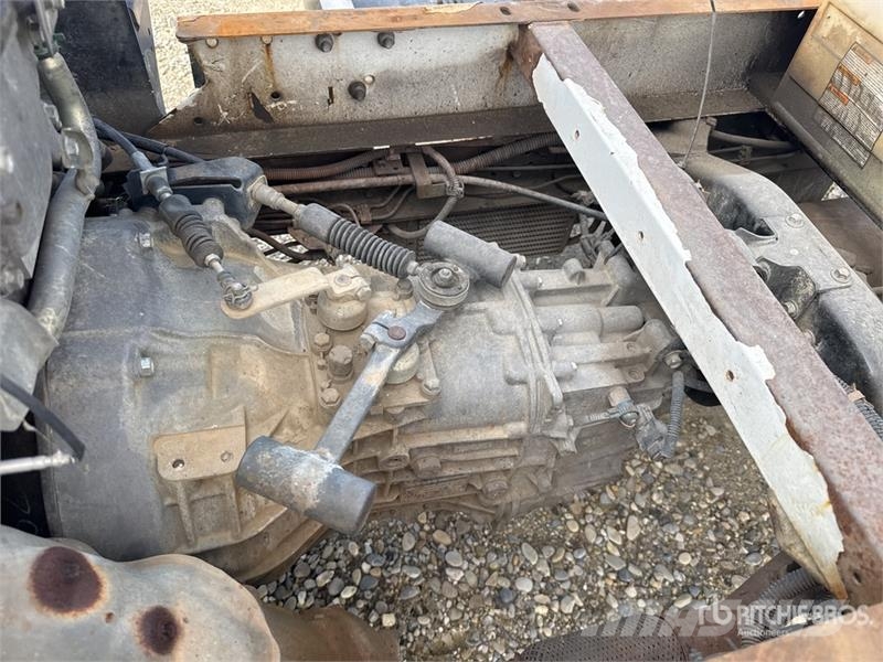 Nissan NT 400 Cabstar 35.14 4x2 Camion Benne Dump Truck Autobasculanta