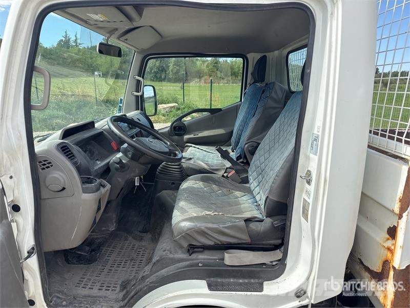 Nissan NT 400 Cabstar 35.14 4x2 Camion Benne Dump Truck Autobasculanta