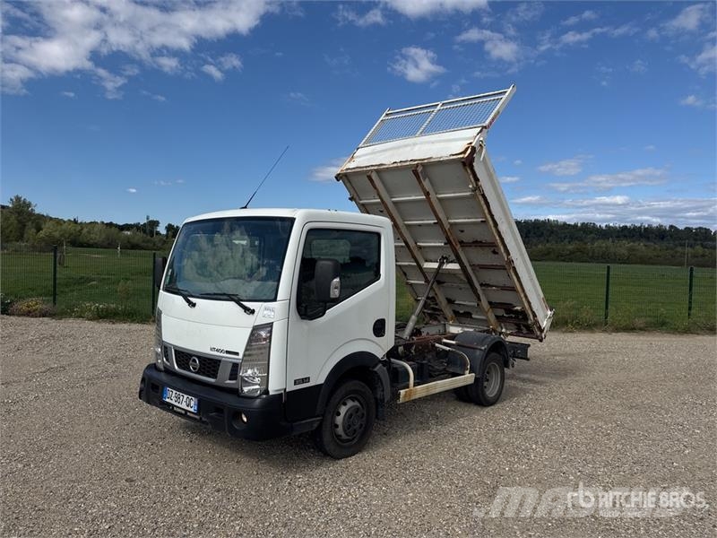 Nissan NT 400 Cabstar 35.14 4x2 Camion Benne Dump Truck Autobasculanta