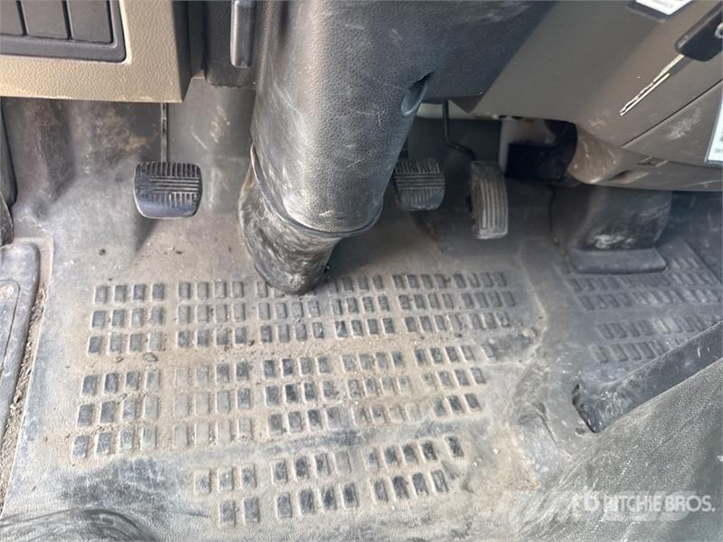 Nissan NT 400 Cabstar 35.14 4x2 Camion Benne Dump Truck Autobasculanta