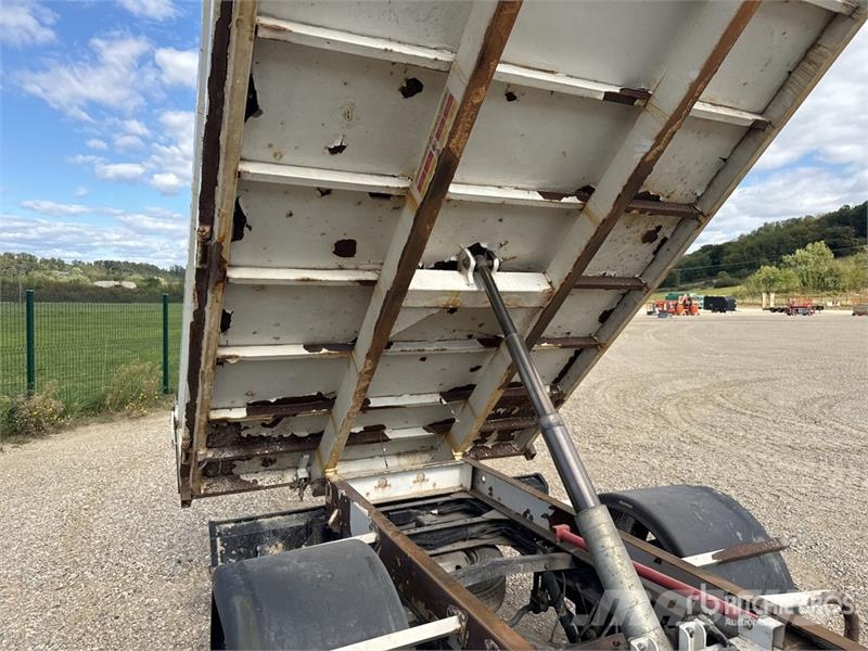 Nissan NT 400 Cabstar 35.14 4x2 Camion Benne Dump Truck Autobasculanta