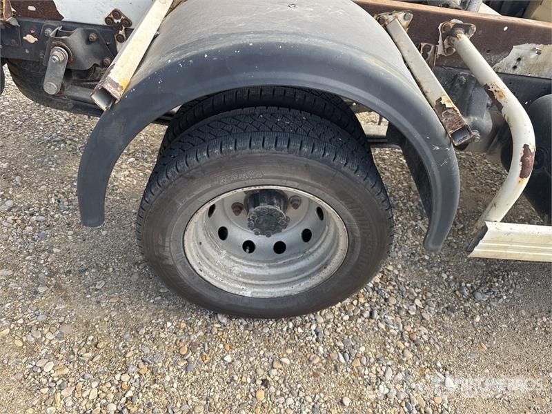Nissan NT 400 Cabstar 35.14 4x2 Camion Benne Dump Truck Autobasculanta