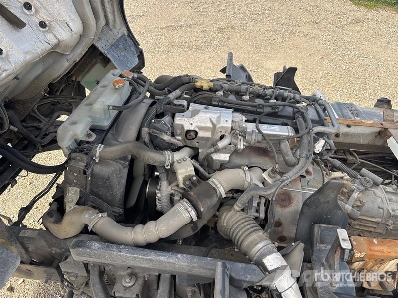 Nissan NT 400 Cabstar 35.14 4x2 Camion Benne Dump Truck Autobasculanta