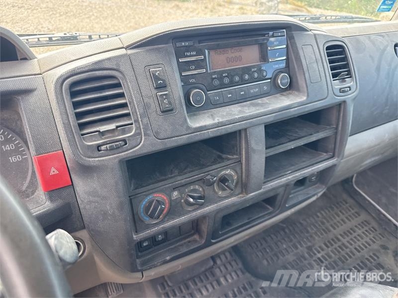 Nissan NT 400 Cabstar 35.14 4x2 Camion Benne Dump Truck Autobasculanta