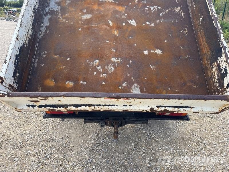 Nissan NT 400 Cabstar 35.14 4x2 Camion Benne Dump Truck Autobasculanta