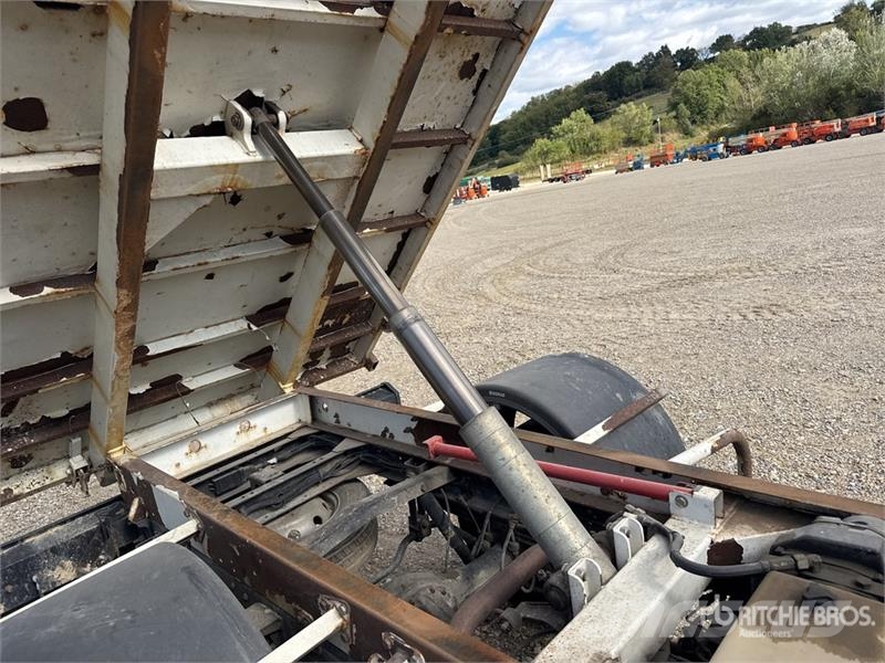 Nissan NT 400 Cabstar 35.14 4x2 Camion Benne Dump Truck Autobasculanta