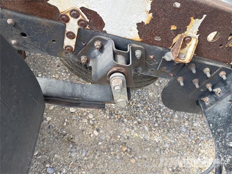 Nissan NT 400 Cabstar 35.14 4x2 Camion Benne Dump Truck Autobasculanta
