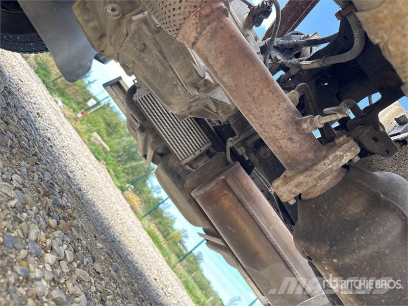 Nissan NT 400 Cabstar 35.14 4x2 Camion Benne Dump Truck Autobasculanta