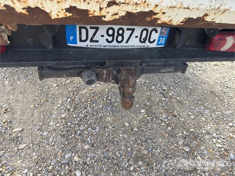 Nissan NT 400 Cabstar 35.14 4x2 Camion Benne Dump Truck Autobasculanta