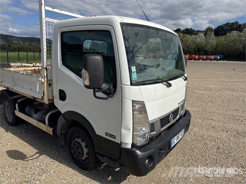 Nissan NT 400 Cabstar 35.14 4x2 Camion Benne Dump Truck Autobasculanta