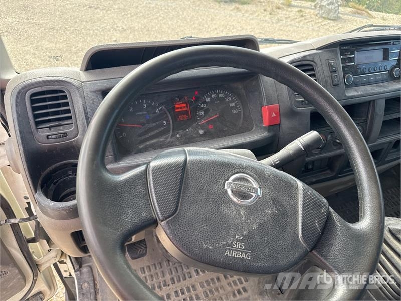 Nissan NT 400 Cabstar 35.14 4x2 Camion Benne Dump Truck Autobasculanta