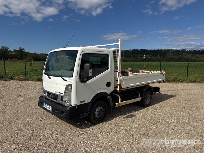 Nissan NT 400 Cabstar 35.14 4x2 Camion Benne Dump Truck Autobasculanta