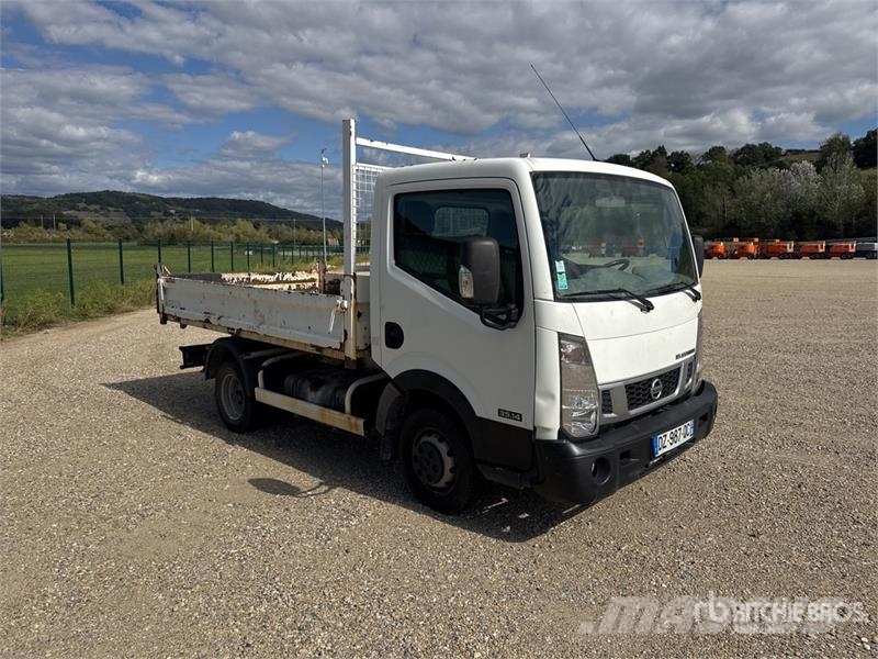 Nissan NT 400 Cabstar 35.14 4x2 Camion Benne Dump Truck Autobasculanta