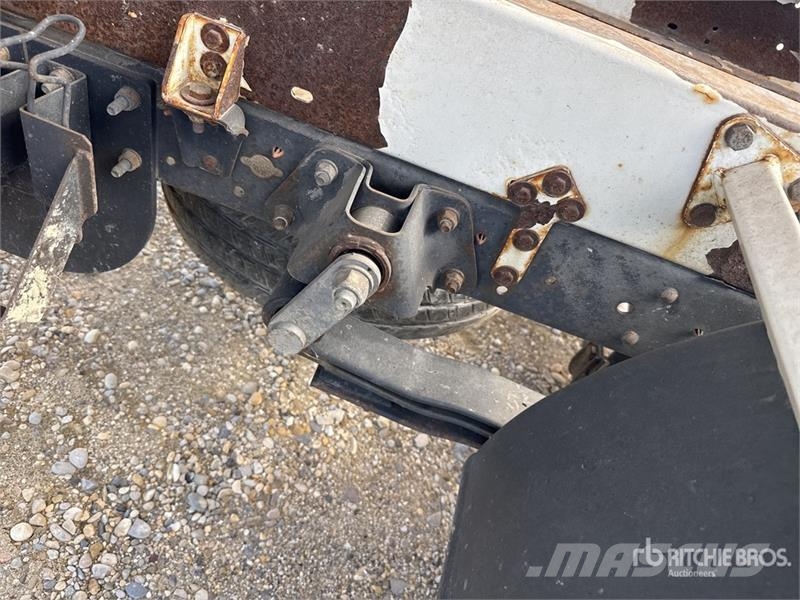 Nissan NT 400 Cabstar 35.14 4x2 Camion Benne Dump Truck Autobasculanta