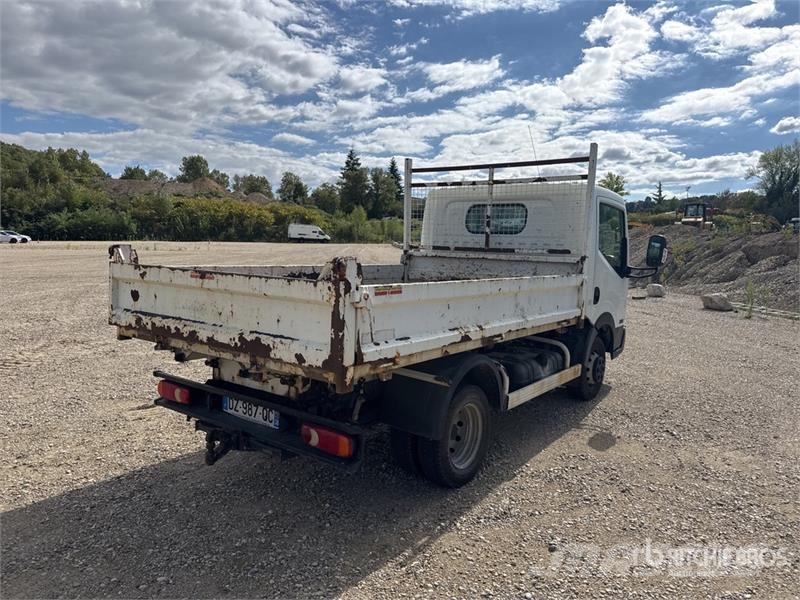 Nissan NT 400 Cabstar 35.14 4x2 Camion Benne Dump Truck Autobasculanta
