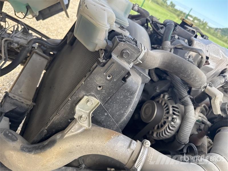 Nissan NT 400 Cabstar 35.14 4x2 Camion Benne Dump Truck Autobasculanta