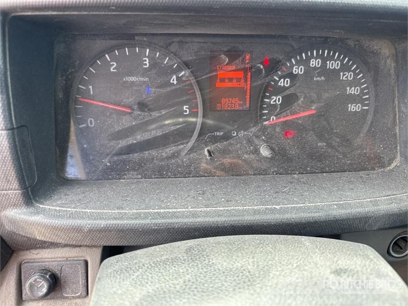 Nissan NT 400 Cabstar 35.14 4x2 Camion Benne Dump Truck Autobasculanta