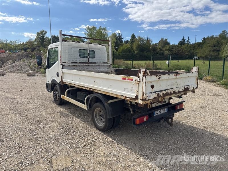 Nissan NT 400 Cabstar 35.14 4x2 Camion Benne Dump Truck Autobasculanta