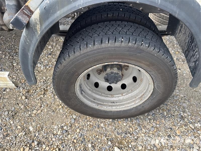 Nissan NT 400 Cabstar 35.14 4x2 Camion Benne Dump Truck Autobasculanta