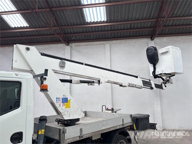 Nissan NT400 4x2 Bucket Truck المنصات الهوائية المثبتة على شاحنة