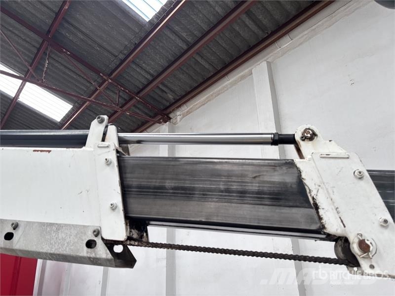 Nissan NT400 4x2 Bucket Truck المنصات الهوائية المثبتة على شاحنة