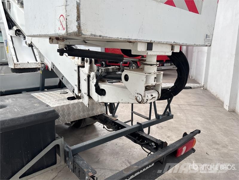 Nissan NT400 4x2 Bucket Truck المنصات الهوائية المثبتة على شاحنة