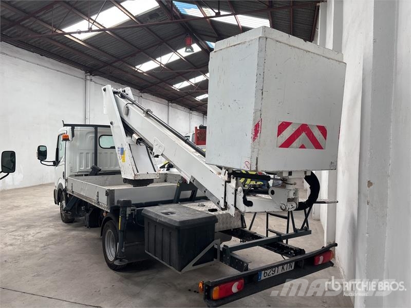 Nissan NT400 4x2 Bucket Truck المنصات الهوائية المثبتة على شاحنة
