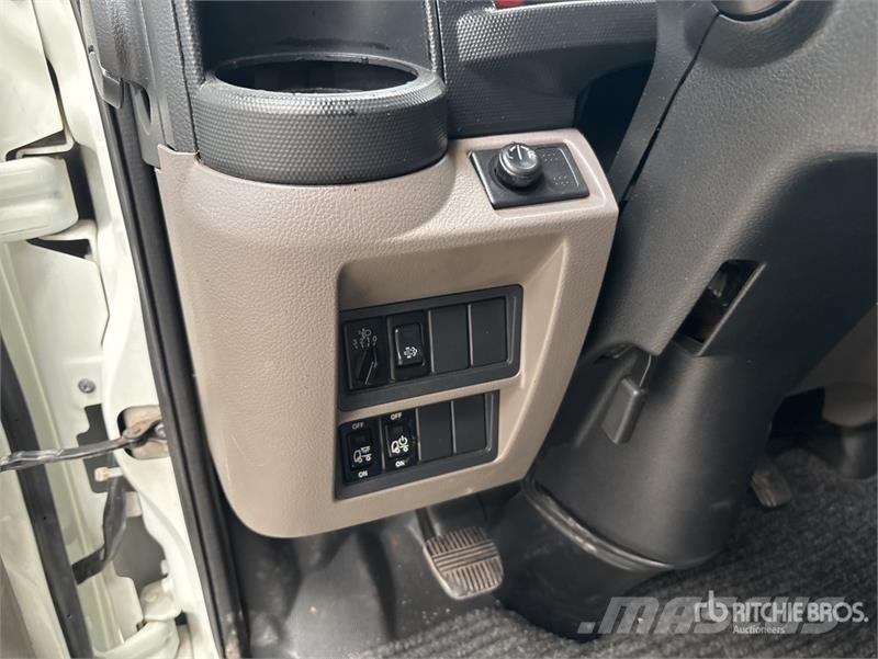 Nissan NT400 4x2 Bucket Truck المنصات الهوائية المثبتة على شاحنة