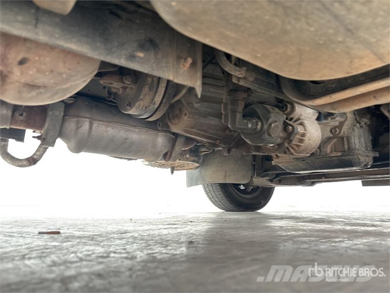 Nissan NT400 4x2 Bucket Truck المنصات الهوائية المثبتة على شاحنة