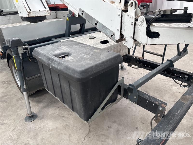 Nissan NT400 4x2 Bucket Truck المنصات الهوائية المثبتة على شاحنة