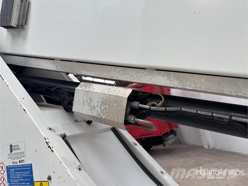 Nissan NT400 4x2 Bucket Truck المنصات الهوائية المثبتة على شاحنة